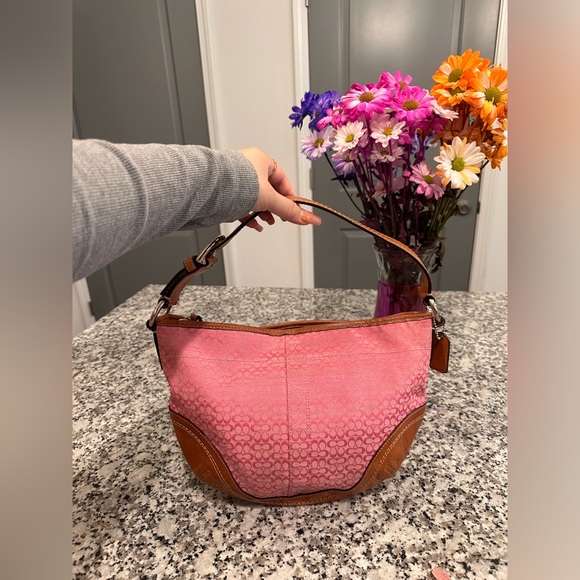 Pink Signature Y2K Coach Bag🍒 - Picture 3 of 12